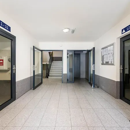 Krowodrza 2-bedroom By Bookinghost Cracovia